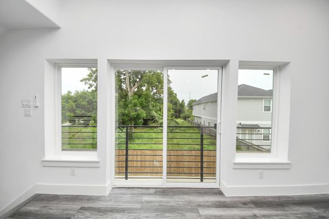 2709 Dennis Street, Houston, TX 77004