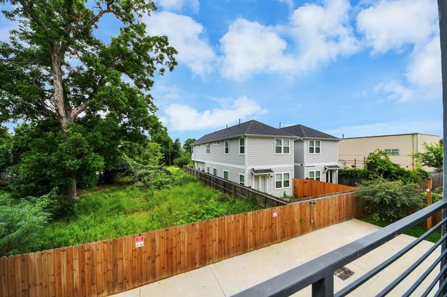 2709 Dennis Street, Houston, TX 77004