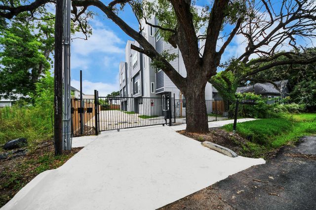 2709 Dennis Street, Houston, TX 77004
