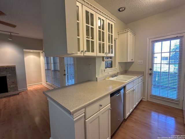 8655 Datapoint Dr Apt 703, San Antonio, TX 78229