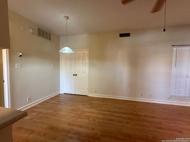 8655 Datapoint Dr Apt 703, San Antonio, TX 78229