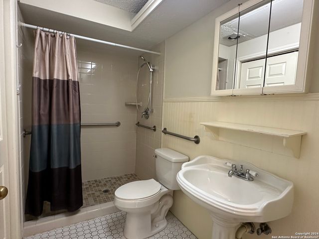 8655 Datapoint Dr Apt 703, San Antonio, TX 78229