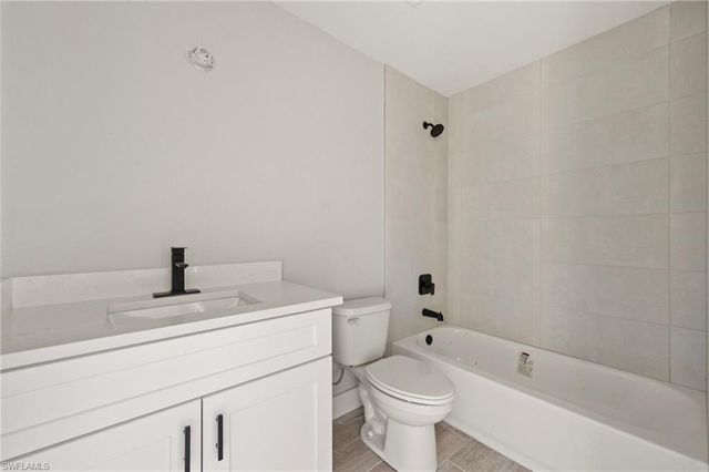 1422 NE 19th PL, Cape Coral, FL 33909