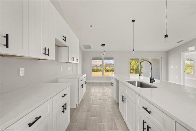 1422 NE 19th PL, Cape Coral, FL 33909