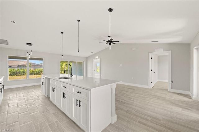 1422 NE 19th PL, Cape Coral, FL 33909