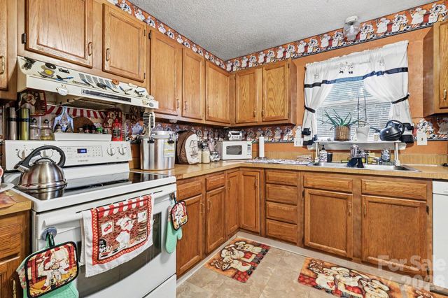 1600 Teddington Drive, Charlotte, NC 28214