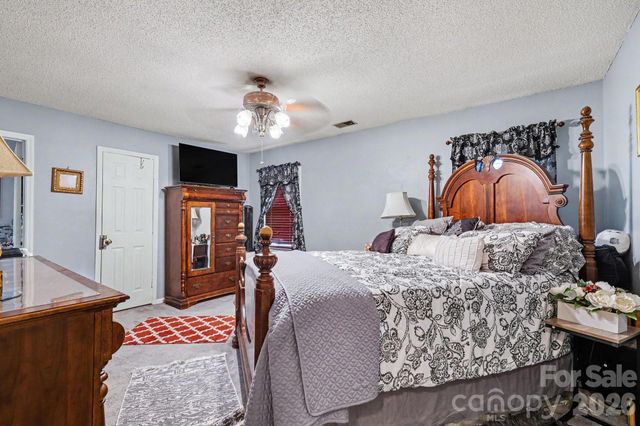 1600 Teddington Drive, Charlotte, NC 28214