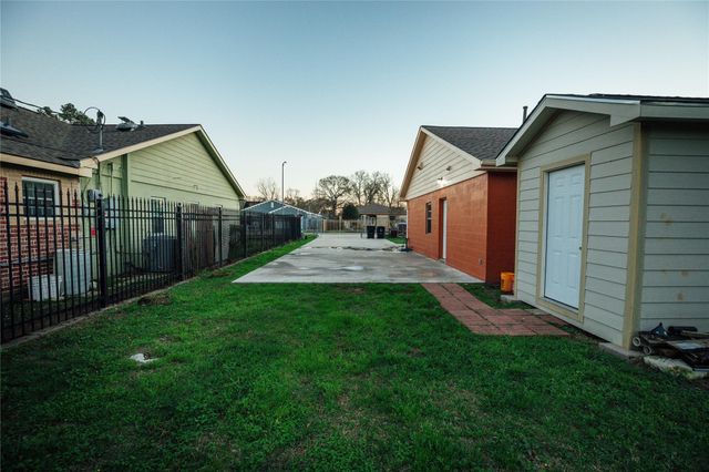 5617 Schutz Street, Houston, TX 77032