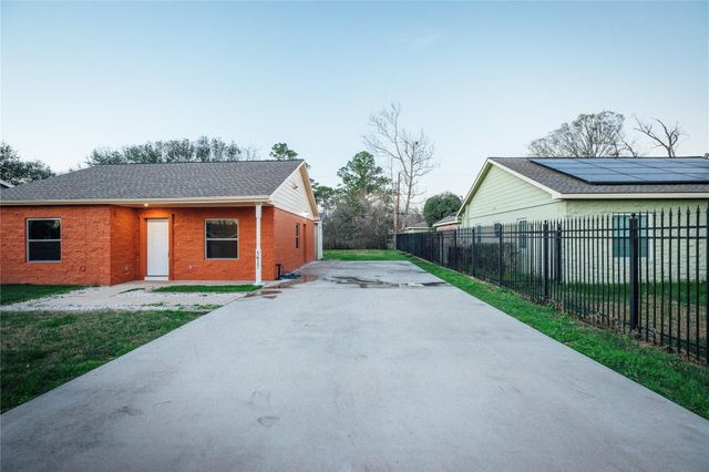 5617 Schutz Street, Houston, TX 77032