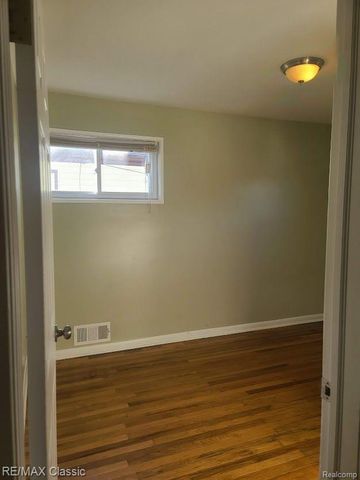937 E ANNABELLE Avenue, Hazel Park, MI 48030