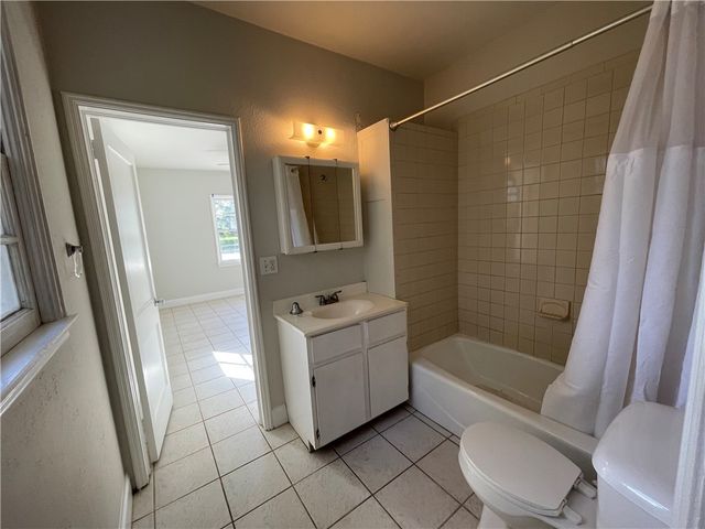 2222 Ponce De Leon Circle B, Vero Beach, FL 32960