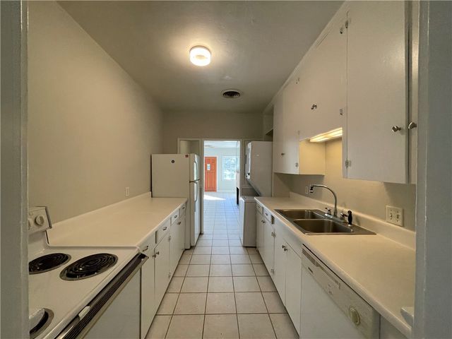 2222 Ponce De Leon Circle B, Vero Beach, FL 32960