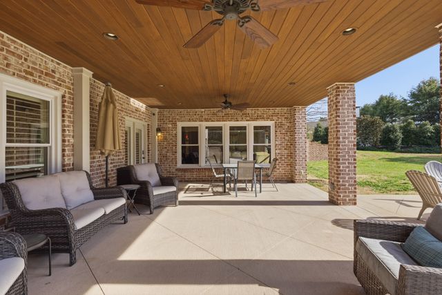 201 Lake Ridge Ct, Franklin, TN 37069