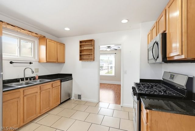 4214 Longwood Avenue, Parma, OH 44134