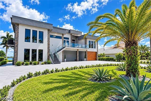 141 E North Shore AVE, North Fort Myers, FL 33917