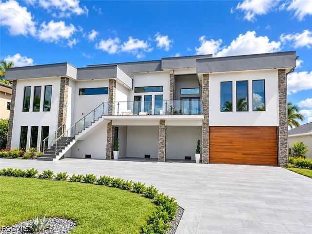 141 E North Shore AVE, North Fort Myers, FL 33917