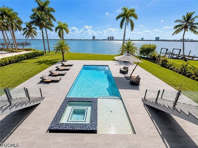141 E North Shore AVE, North Fort Myers, FL 33917