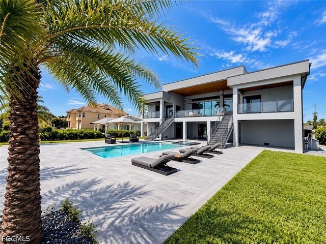 141 E North Shore AVE, North Fort Myers, FL 33917