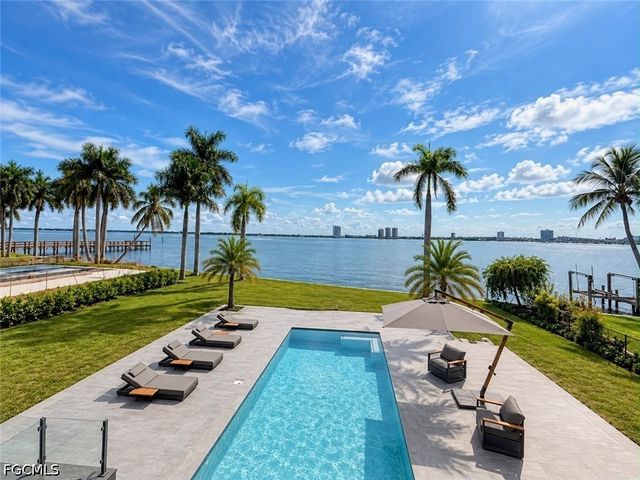 141 E North Shore AVE, North Fort Myers, FL 33917