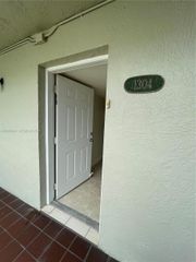 10090 NW 80th Ct 1304, Hialeah Gardens, FL 33016