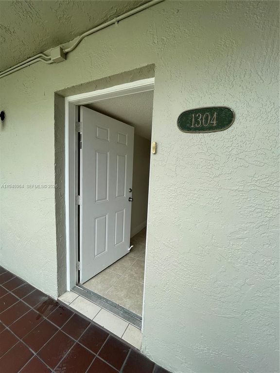 10090 NW 80th Ct 1304, Hialeah Gardens, FL 33016