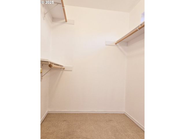 11829 Se MILL Ct, Portland, OR 97216