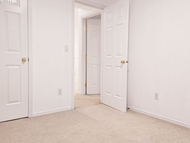 11829 Se MILL Ct, Portland, OR 97216