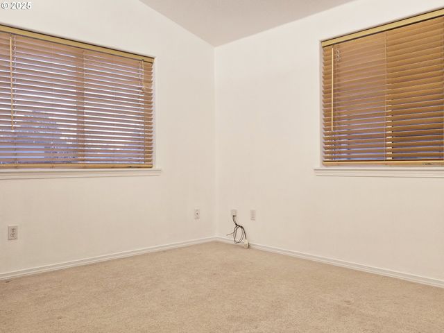 11829 Se MILL Ct, Portland, OR 97216