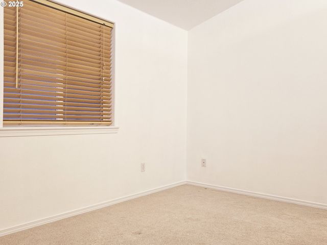 11829 Se MILL Ct, Portland, OR 97216