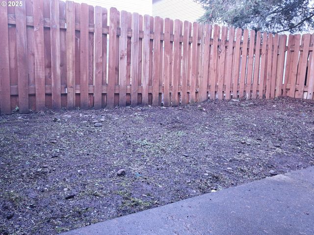 11829 Se MILL Ct, Portland, OR 97216