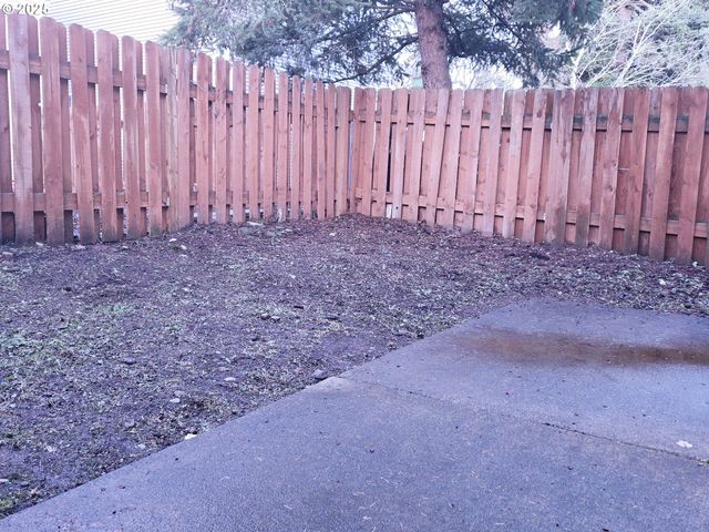 11829 Se MILL Ct, Portland, OR 97216