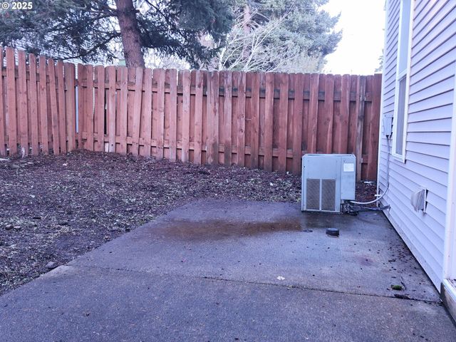 11829 Se MILL Ct, Portland, OR 97216