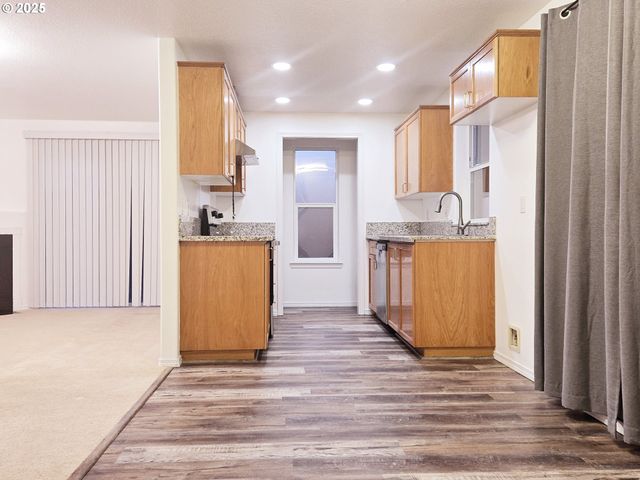 11829 Se MILL Ct, Portland, OR 97216