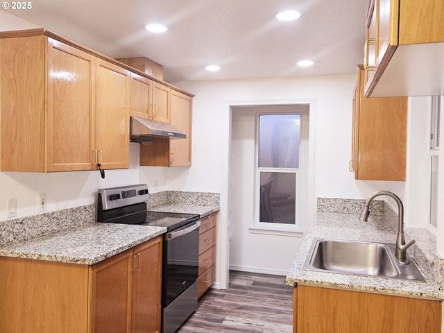 11829 Se MILL Ct, Portland, OR 97216