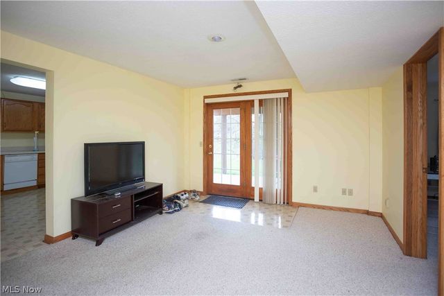 647 N Ridgecliff Street, Tallmadge, OH 44278