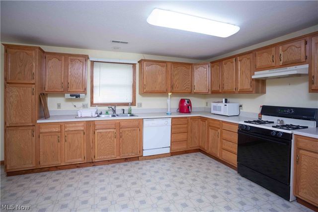 647 N Ridgecliff Street, Tallmadge, OH 44278