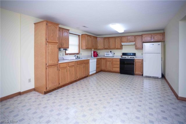 647 N Ridgecliff Street, Tallmadge, OH 44278