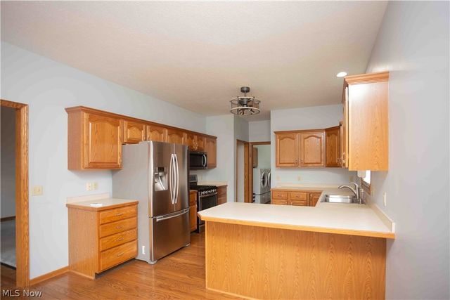 647 N Ridgecliff Street, Tallmadge, OH 44278