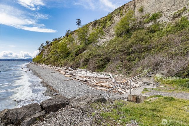 21381 Howard Avenue NE, Kingston, WA 98346