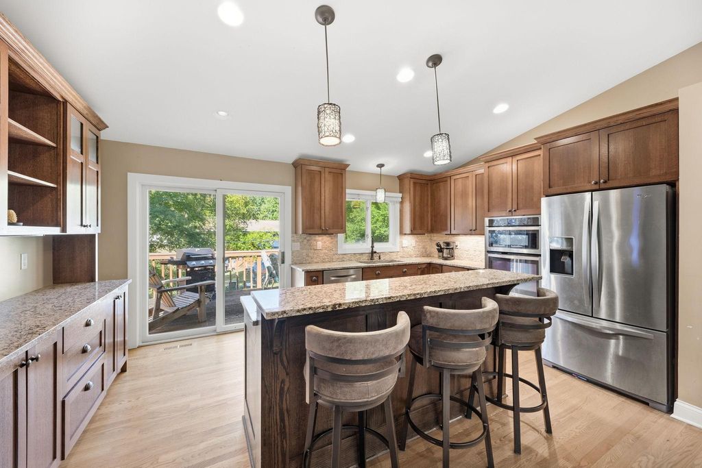 3261 Zane Avenue N, Crystal, MN 55422 — photo 2