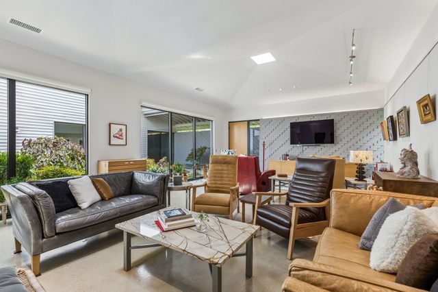 11057 Mandalay Drive, Dallas, TX 75228