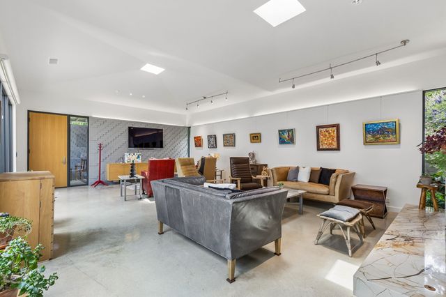 11057 Mandalay Drive, Dallas, TX 75228
