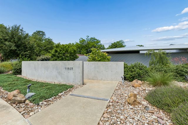 11057 Mandalay Drive, Dallas, TX 75228