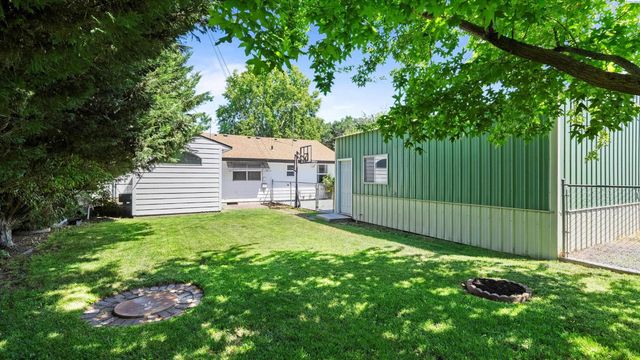 102 S Rainier St., Kennewick, WA 99336