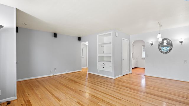 102 S Rainier St., Kennewick, WA 99336