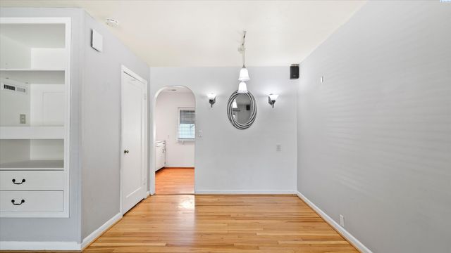 102 S Rainier St., Kennewick, WA 99336