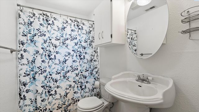 102 S Rainier St., Kennewick, WA 99336