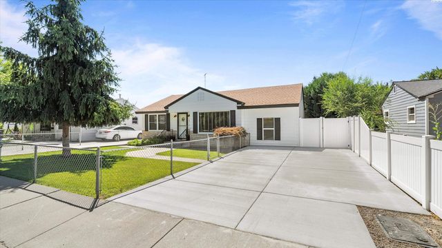 102 S Rainier St., Kennewick, WA 99336