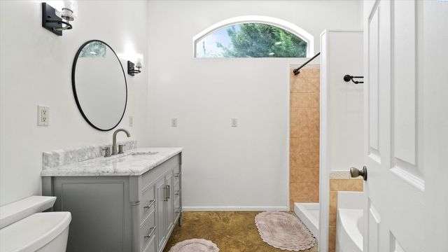 102 S Rainier St., Kennewick, WA 99336