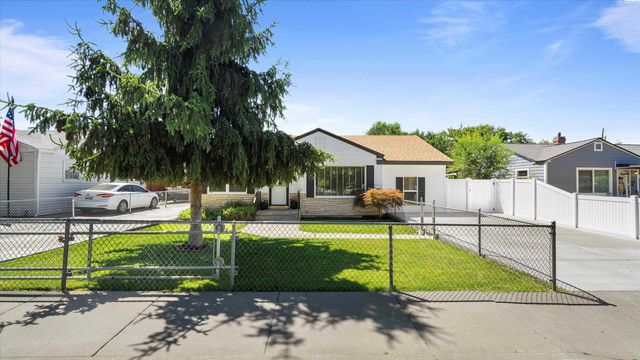 102 S Rainier St., Kennewick, WA 99336